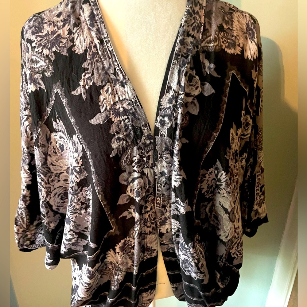Kimchi Blue Urban Outfitters shrug